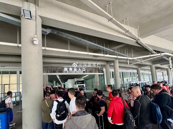 盛況空前！記者曬照：距離中澳之戰(zhàn)還有三小時，現(xiàn)場記者已超百名