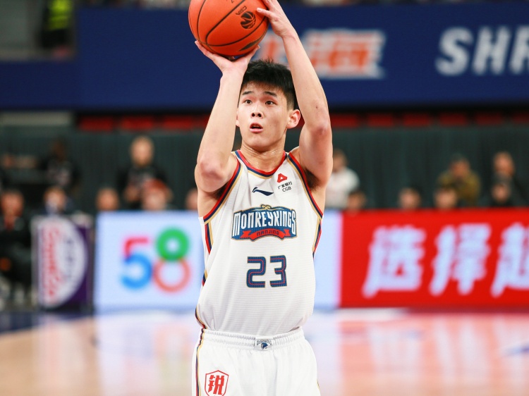 攻擊欲望很強(qiáng)！林葳半場出手14次拿下14分1板1助2斷