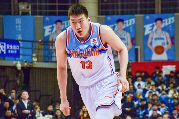 高效輸出！李炎哲半場(chǎng)7中5拿到12分2板1助1斷2帽